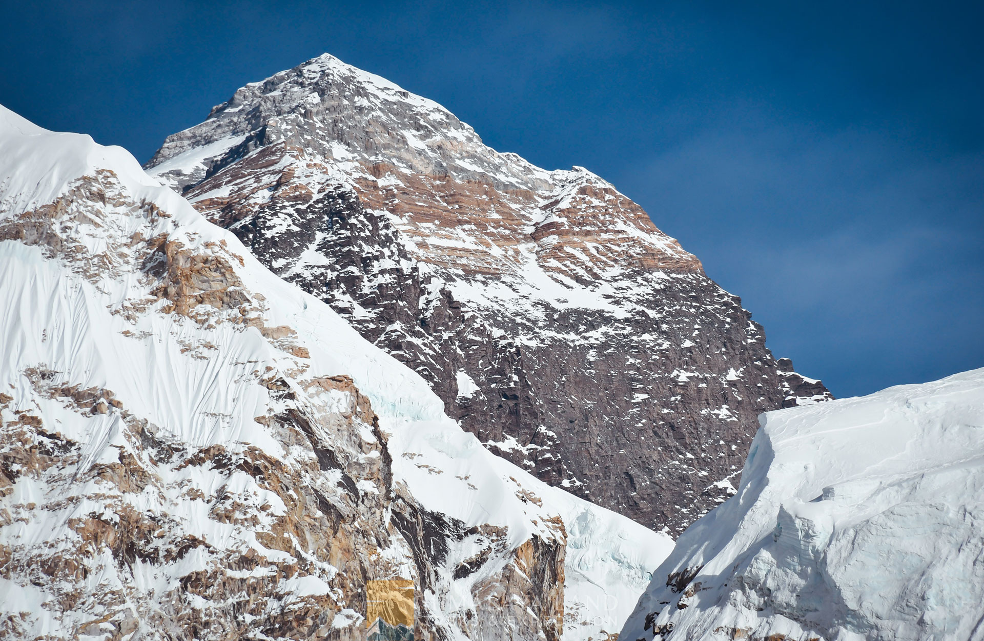 Captivating Mount Everest Peak: Witness the Majestic Splendor from Kalapathar